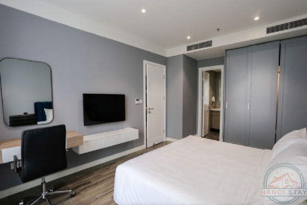 Luxurious Living: Lake View 3-Bedroom Apartment near Lotte Center Ba Dinh 7