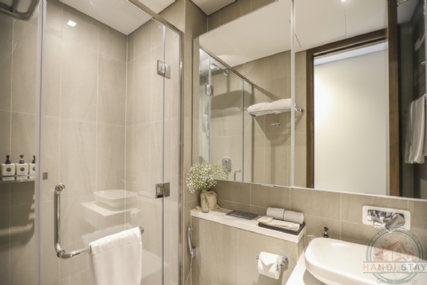 Luxury 03 BR Apartment for rent in ba dinh 7