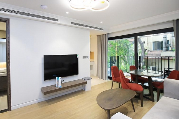 *Enjoy the sunlight with shiny and bright 3 bedroom apartment in Truc Bach, Tay Ho*