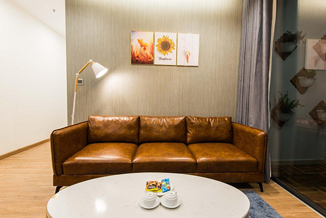 *Luxury, Bright, Modern Three Bedroom Apartment For Rent in Vinhomes Metropolis* 1