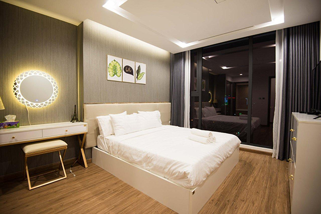 *Luxury, Bright, Modern Three Bedroom Apartment For Rent in Vinhomes Metropolis* 3