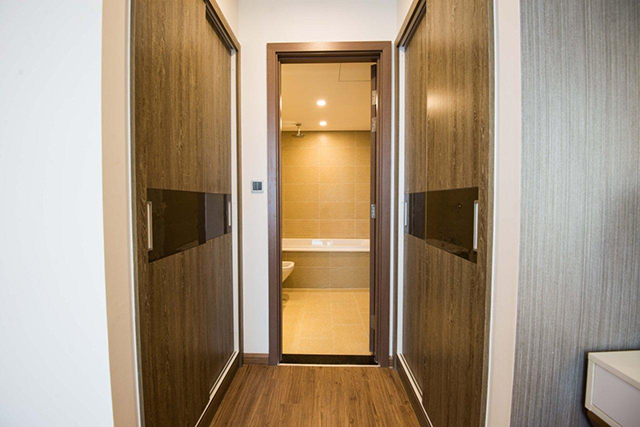 *Luxury, Bright, Modern Three Bedroom Apartment For Rent in Vinhomes Metropolis* 35