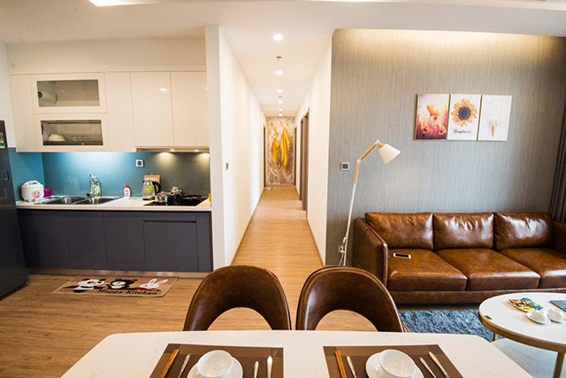 *Luxury, Bright, Modern Three Bedroom Apartment For Rent in Vinhomes Metropolis* 41