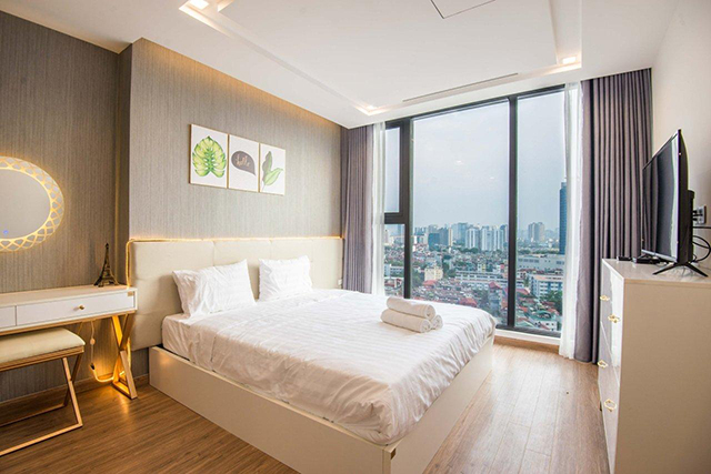*Luxury, Bright, Modern Three Bedroom Apartment For Rent in Vinhomes Metropolis* 5