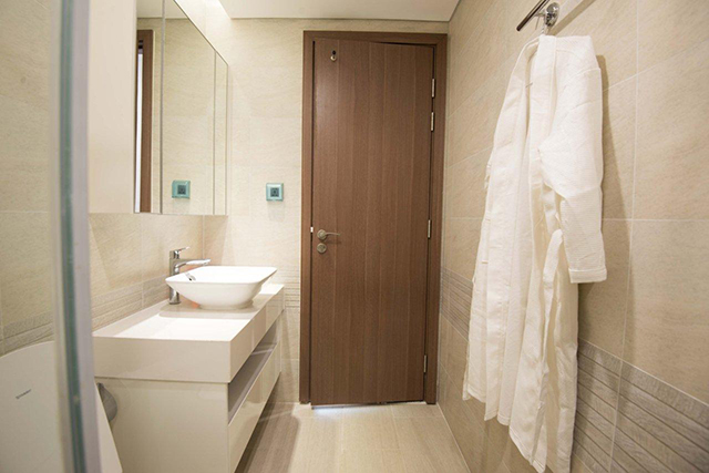 *Luxury, Bright, Modern Three Bedroom Apartment For Rent in Vinhomes Metropolis* 55