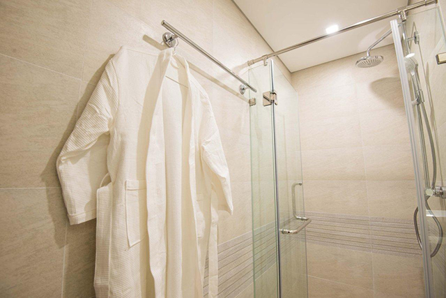 *Luxury, Bright, Modern Three Bedroom Apartment For Rent in Vinhomes Metropolis* 57