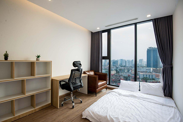 *Luxury, Bright, Modern Three Bedroom Apartment For Rent in Vinhomes Metropolis* 7