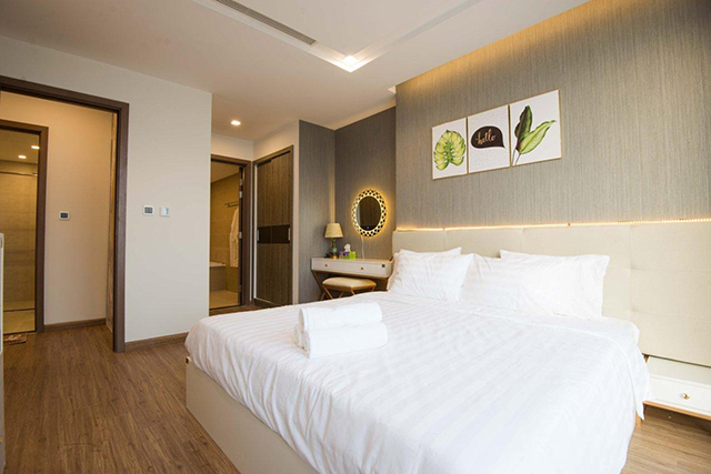 *Luxury, Bright, Modern Three Bedroom Apartment For Rent in Vinhomes Metropolis* 9