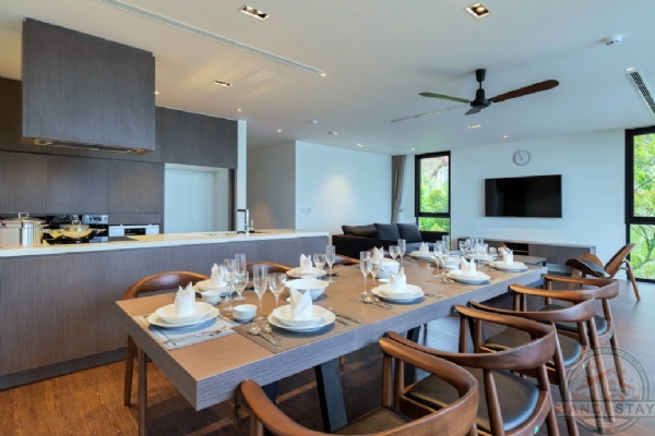 Luxury Lake View 4-Bedroom Apartment for Rent in Tay Ho 7
