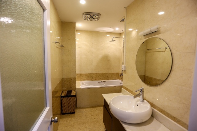 Luxury serviced apartment for rent in Cau Giay street, full service, wooden floor 5
