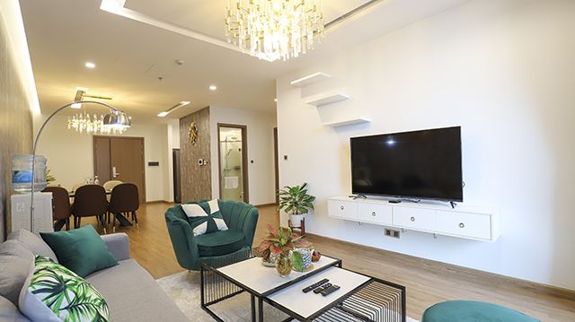 *Luxury Three Bedroom Apartment For Rent in Vinhomes Metropolis* 15