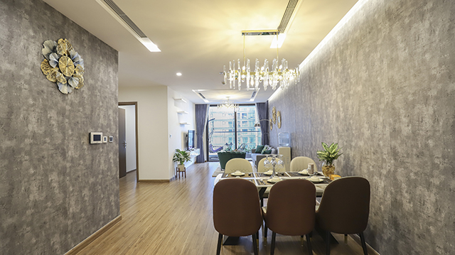 *Luxury Three Bedroom Apartment For Rent in Vinhomes Metropolis* 2