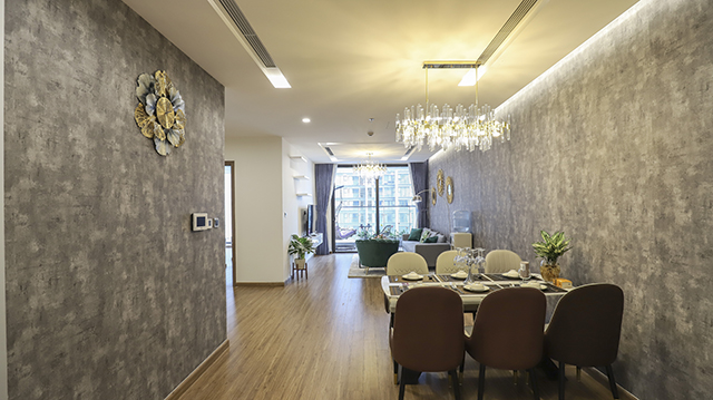 *Luxury Three Bedroom Apartment For Rent in Vinhomes Metropolis* 3