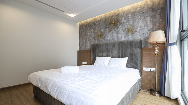 *Luxury Three Bedroom Apartment For Rent in Vinhomes Metropolis* 35