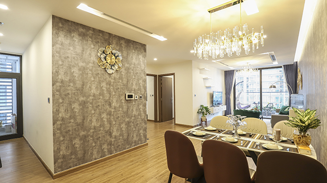 *Luxury Three Bedroom Apartment For Rent in Vinhomes Metropolis* 4
