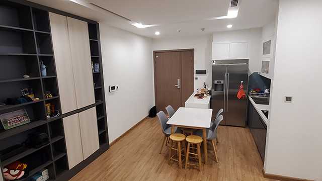 *Modern & Bright Three Bedroom Apartment For Rent in Vinhomes Metropolis* 2