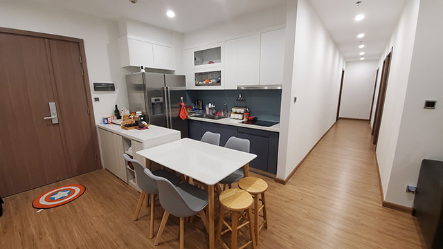 *Modern & Bright Three Bedroom Apartment For Rent in Vinhomes Metropolis* 4