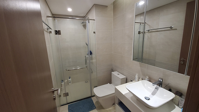 *Modern & Bright Three Bedroom Apartment For Rent in Vinhomes Metropolis* 6