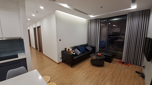 *Modern & Bright Three Bedroom Apartment For Rent in Vinhomes Metropolis* 9