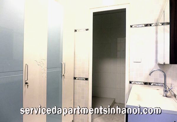 Modern Four bedroom apartment for rent in Thuy Khue str 9