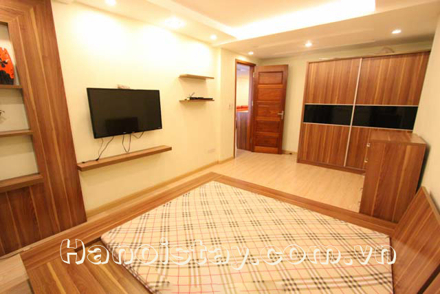 Modern Three Bedroom Apartment Rental in Giang Vo street, Dong Da 3