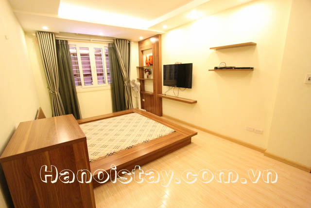 Modern Three Bedroom Apartment Rental in Giang Vo street, Dong Da 4