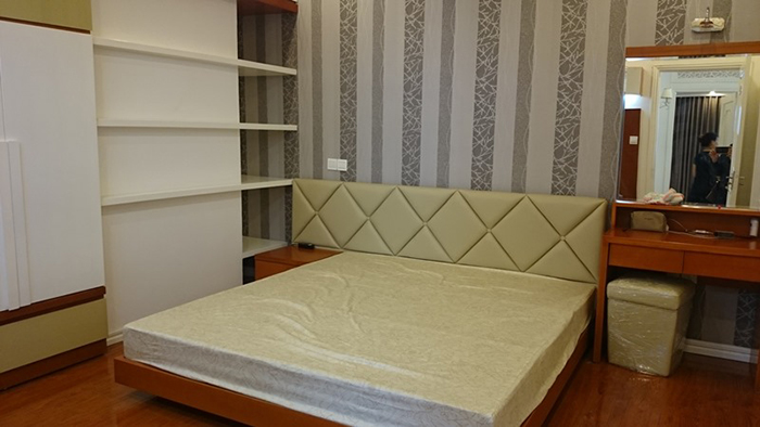 Modern Two bedroom apartment in R4 Vinhomes Royal City for lease 10