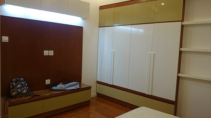 Modern Two bedroom apartment in R4 Vinhomes Royal City for lease 11
