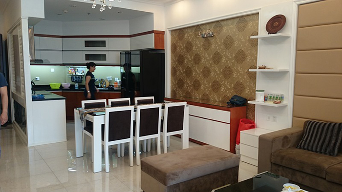 Modern Two bedroom apartment in R4 Vinhomes Royal City for lease 2