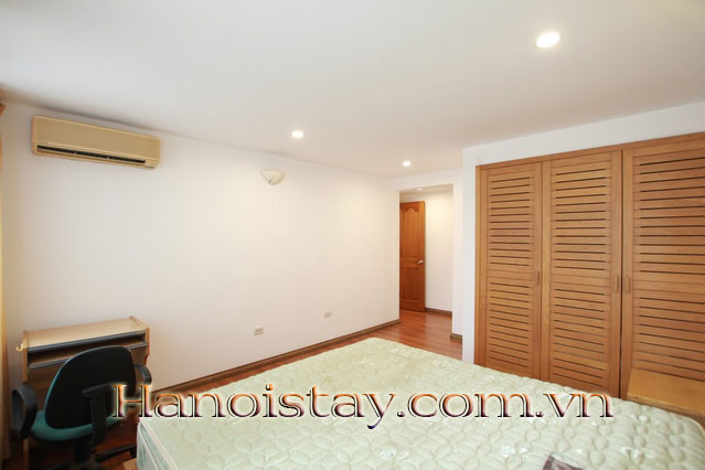 Nice two bedroom apartment for rent near Parkson Tower, Dong Da 13