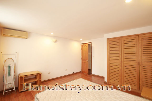 Nice two bedroom apartment for rent near Parkson Tower, Dong Da 17