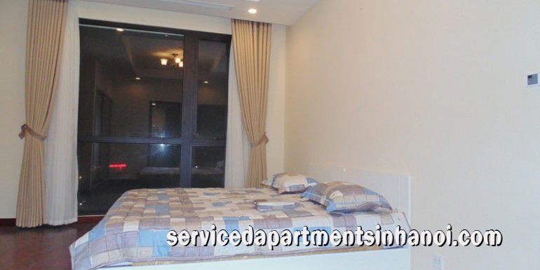 Nice Two bedroom apartment in R1 Tower for rent, Vinhomes Royal CIty 5