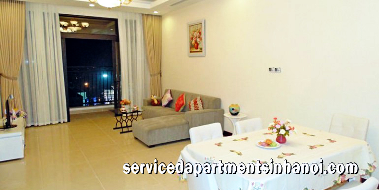 Nice Two bedroom apartment in R1 Tower for rent, Vinhomes Royal CIty 7
