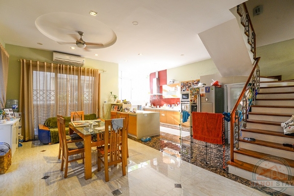 Nice Villa to lease in Vinhomes Riverside, Anh Dao Area 5