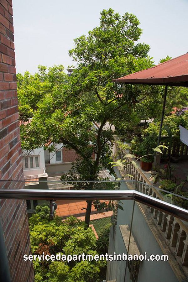 Nicely renovated 1 bedroom apartment in an elevator building off Dang Thai Mai 1