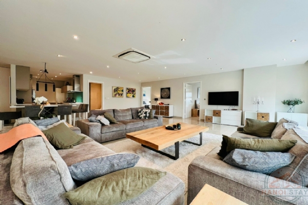 Sophisticated & Elegant 2-bedroom apartment of 163 m2 in Ciputra with Golf course View 29