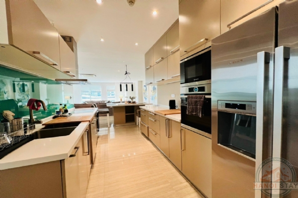 Sophisticated & Elegant 2-bedroom apartment of 163 m2 in Ciputra with Golf course View 32