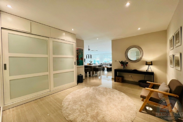 Sophisticated & Elegant 2-bedroom apartment of 163 m2 in Ciputra with Golf course View 1