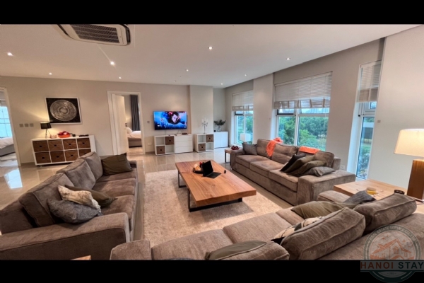 Sophisticated & Elegant 2-bedroom apartment of 163 m2 in Ciputra with Golf course View 4