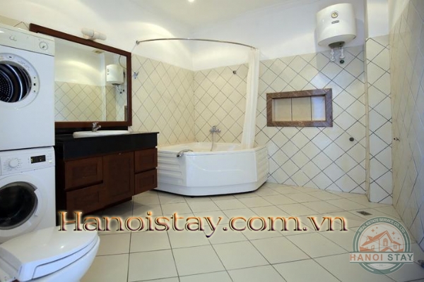 *Spacious Lake View 03 Bedroom Apartment For rent in Xuan Dieu str, Tay Ho* 35