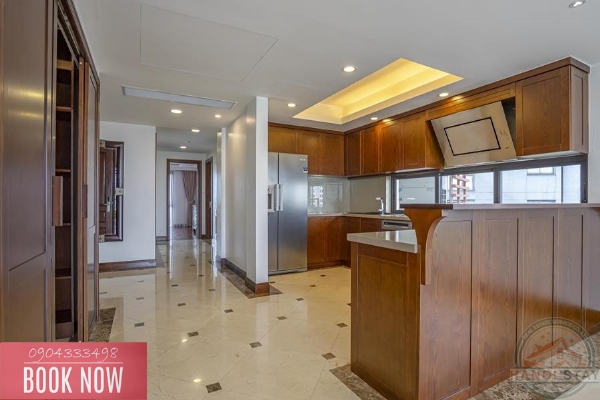 Spacious lake view 3 bedroom apartment for rent on Xuan Dieu street, Tay Ho 11