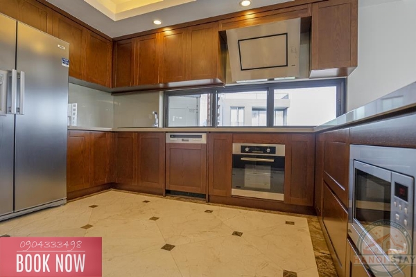 Spacious lake view 3 bedroom apartment for rent on Xuan Dieu street, Tay Ho 12