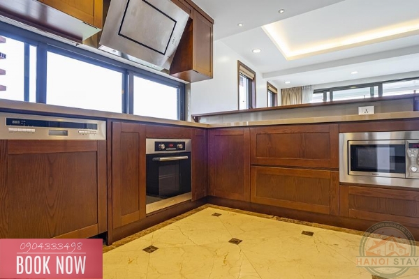 Spacious lake view 3 bedroom apartment for rent on Xuan Dieu street, Tay Ho 14