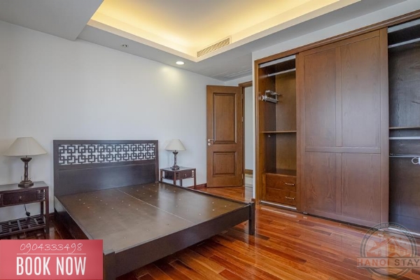 Spacious lake view 3 bedroom apartment for rent on Xuan Dieu street, Tay Ho 23