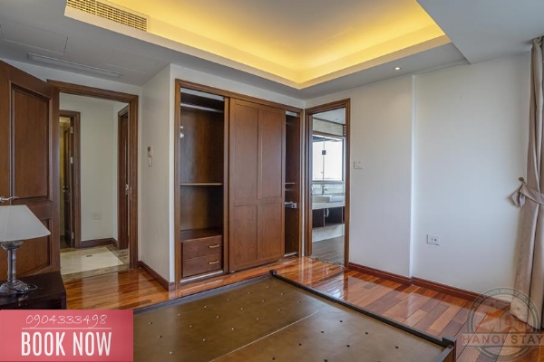 Spacious lake view 3 bedroom apartment for rent on Xuan Dieu street, Tay Ho 24