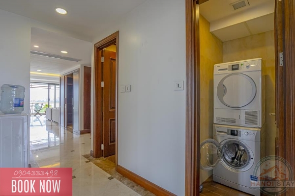 Spacious lake view 3 bedroom apartment for rent on Xuan Dieu street, Tay Ho 26