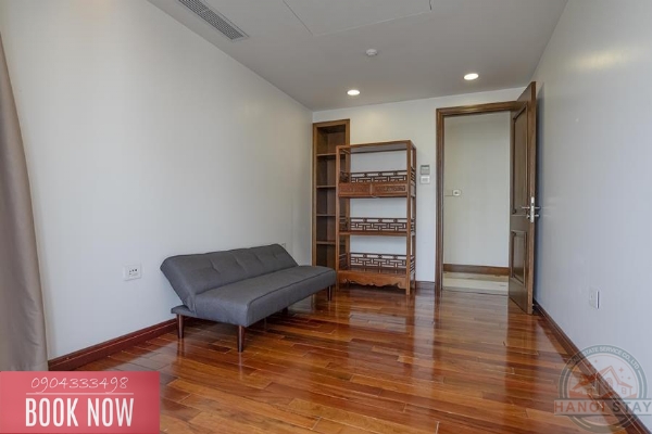 Spacious lake view 3 bedroom apartment for rent on Xuan Dieu street, Tay Ho 28