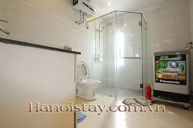Spacious rental two bedroom apartment in Au Co str, Tay Ho, Full services, Elevator 1
