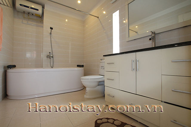 Spacious rental two bedroom apartment in Au Co str, Tay Ho, Full services, Elevator 12