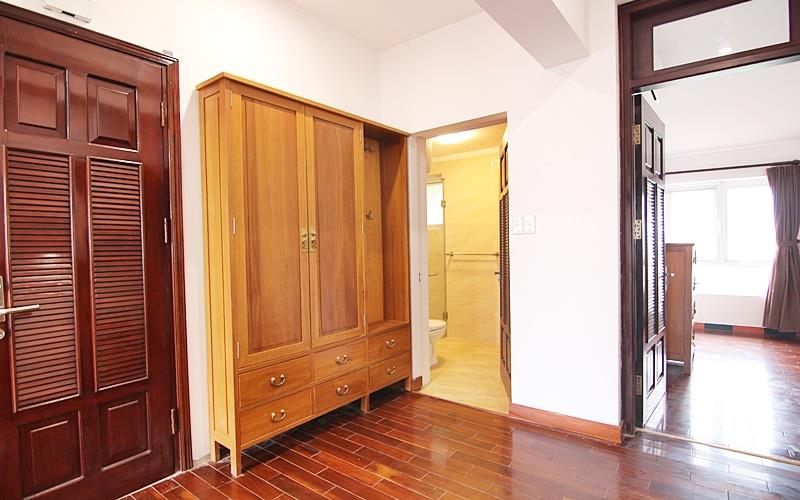 Spacious rental two bedroom apartment in Tay Ho st, full furnished, Reasonable price 4